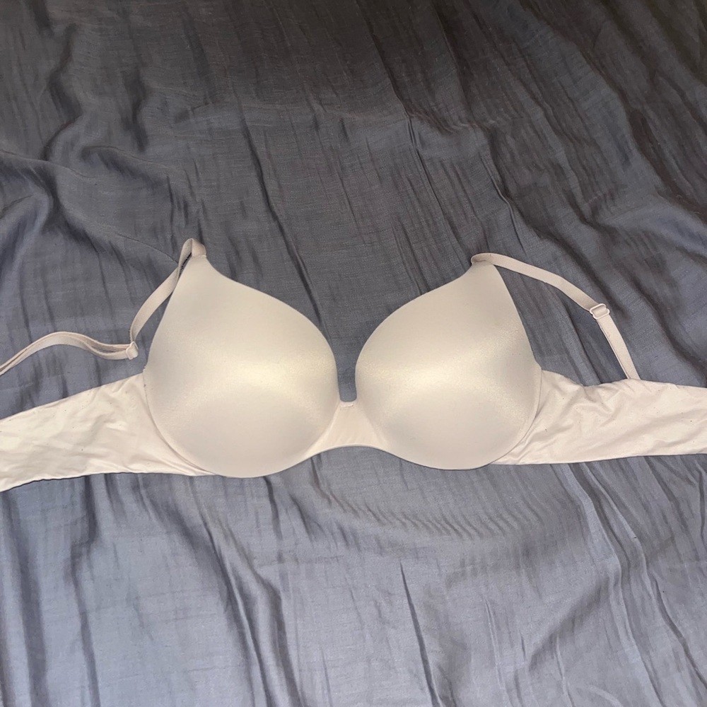 cream colored underwire auden bra size 34 a